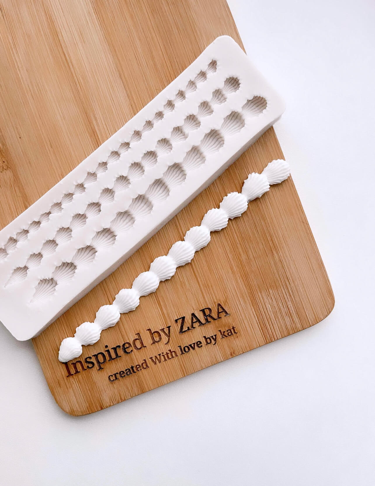 Piped Boarder Silicone Mould - Silicone Baking Moulds