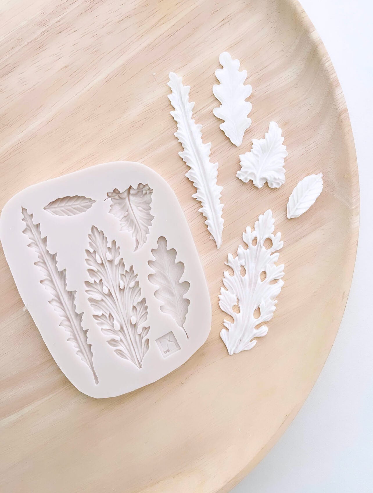 Assorted 5 Leaves Silicone Mould