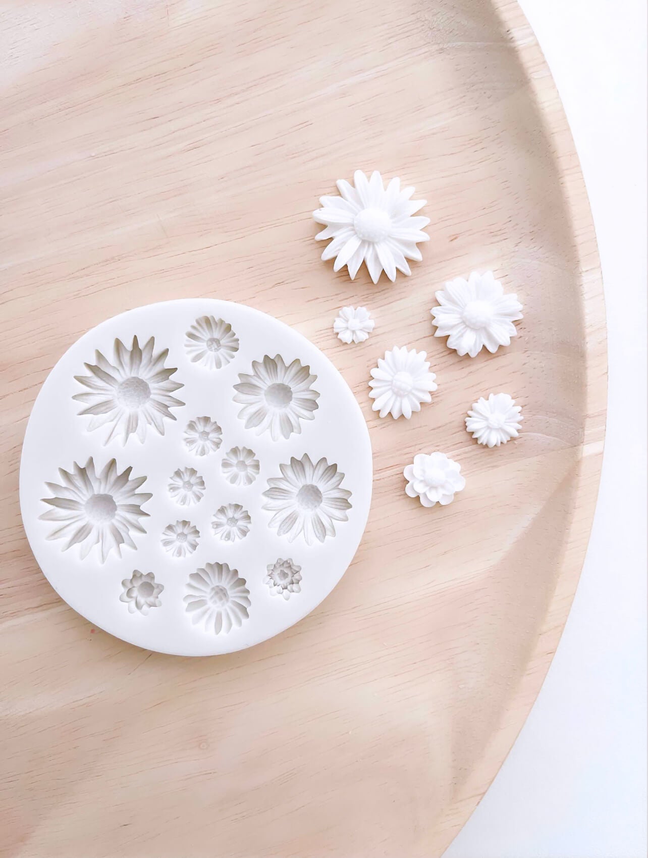 Assorted Size Daisies Silicone Mould